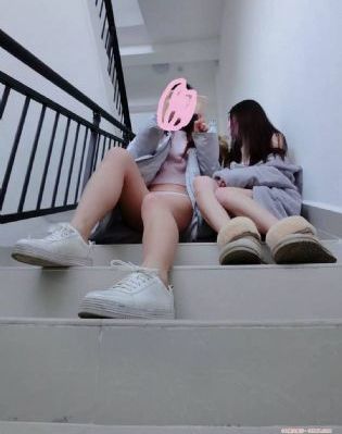不系红扣的女孩完整版